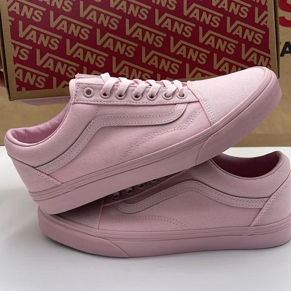 Vans Men’s Pink Sneakers Classic Design Old Skool
Pastel Mono Pink
VN000CT8PNK - Picture 15 of 16